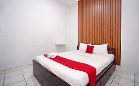 Reddoorz Near Padang Golf Adisucipto